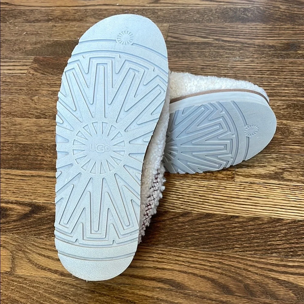 UGG White and Red Mules Plush Slip-On Shoes - Picture 2 of 3